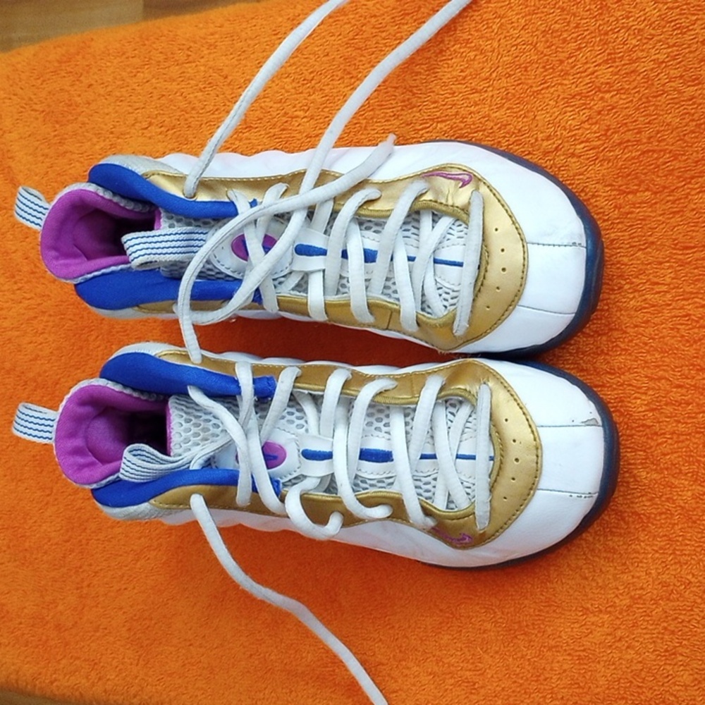 Kids pair of nike